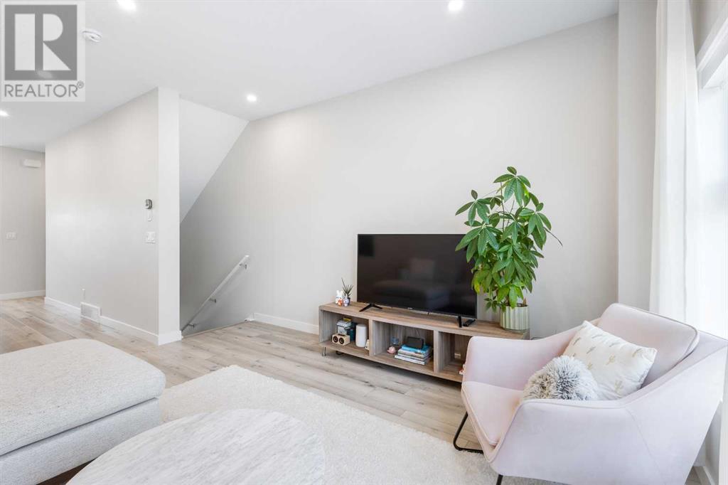 Single Family House for Sale in  Les Jardins Park SE Douglasdale/Glen Calgary 