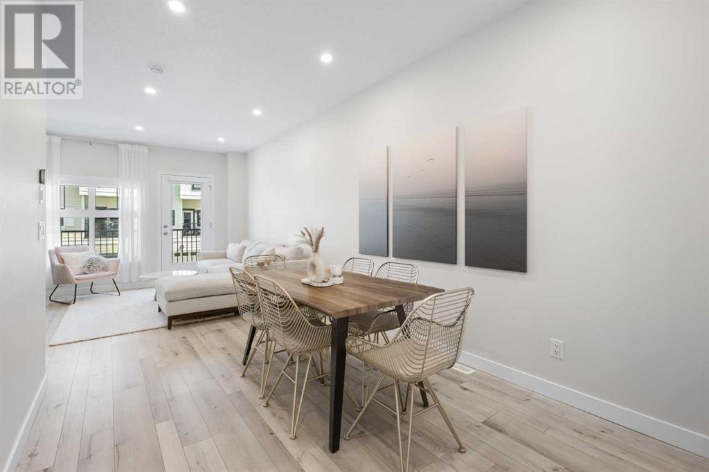 Single Family House for Sale in  Les Jardins Park SE Douglasdale/Glen Calgary 