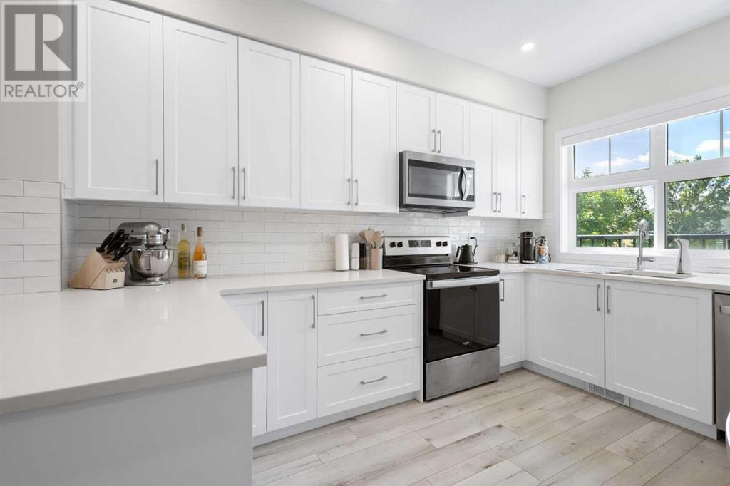 Single Family House for Sale in  Les Jardins Park SE Douglasdale/Glen Calgary 