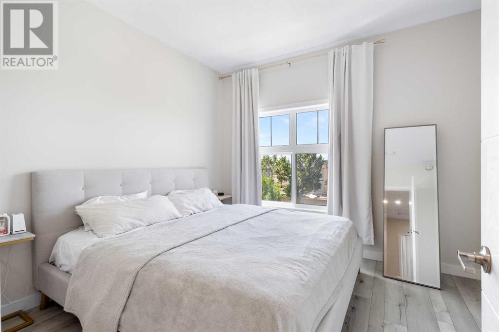 Single Family House for Sale in  Les Jardins Park SE Douglasdale/Glen Calgary 