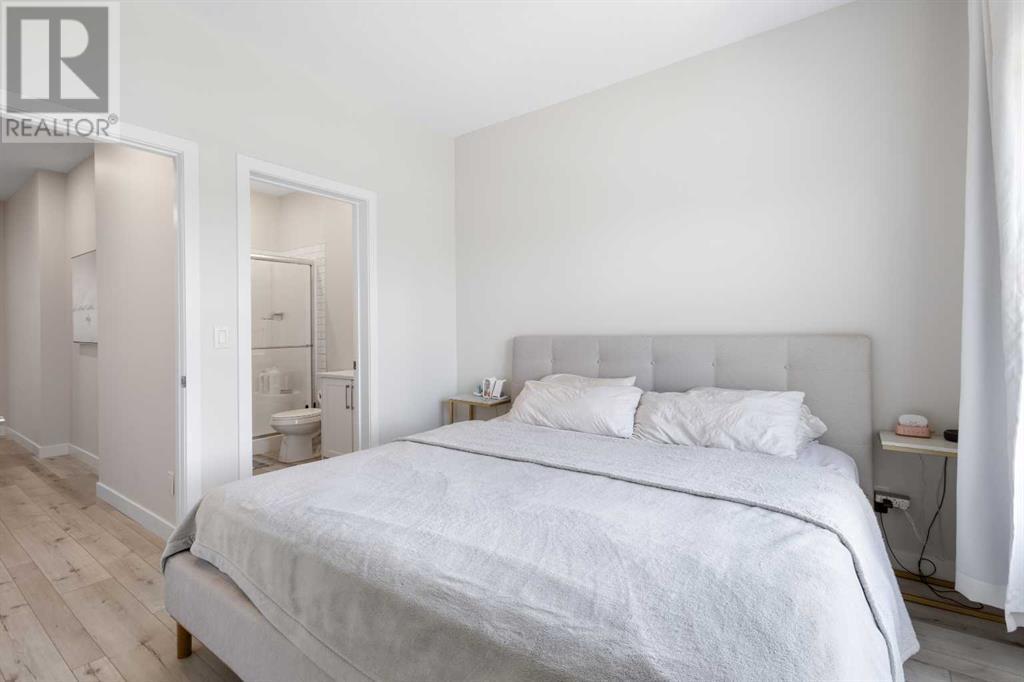 Single Family House for Sale in  Les Jardins Park SE Douglasdale/Glen Calgary 