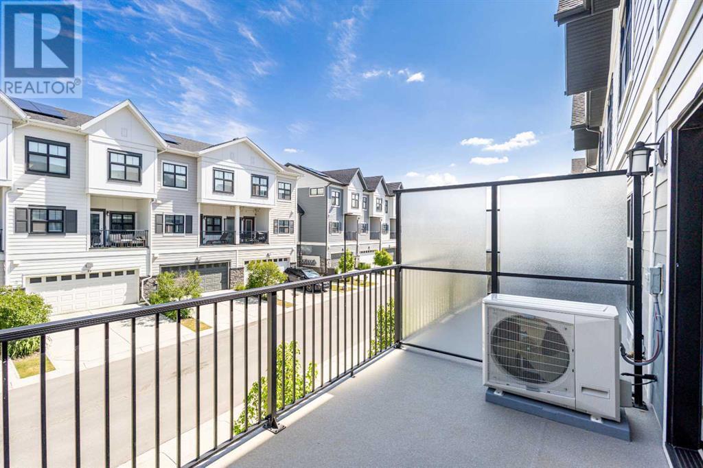 Single Family House for Sale in  Les Jardins Park SE Douglasdale/Glen Calgary 