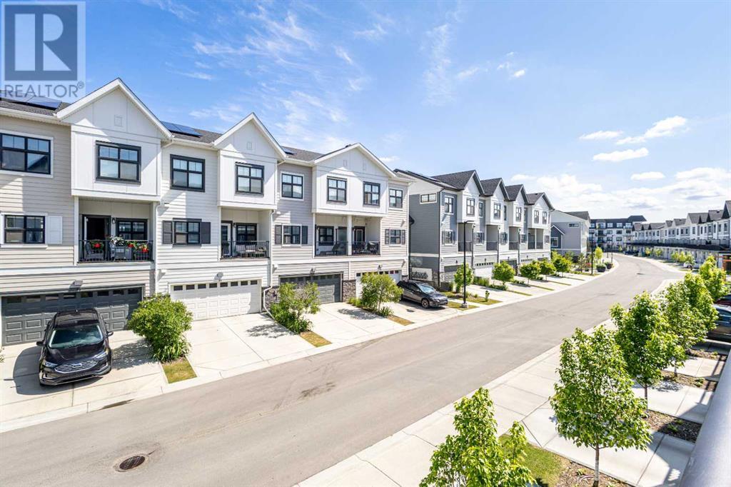 Single Family House for Sale in  Les Jardins Park SE Douglasdale/Glen Calgary 