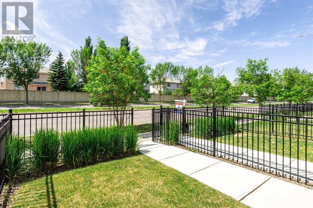 Single Family House for Sale in  Les Jardins Park SE Douglasdale/Glen Calgary 