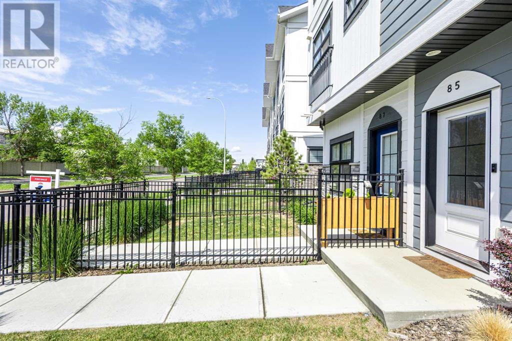 Single Family House for Sale in  Les Jardins Park SE Douglasdale/Glen Calgary 