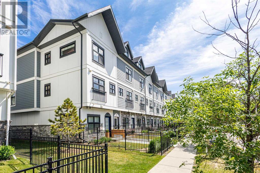 Single Family House for Sale in  Les Jardins Park SE Douglasdale/Glen Calgary 