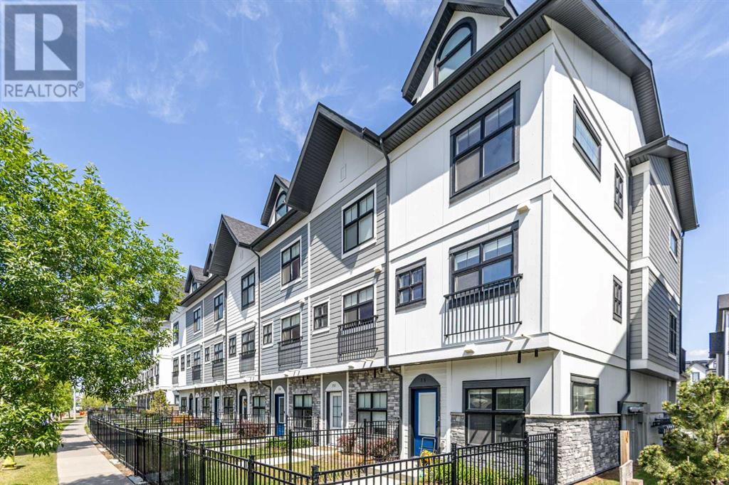 Single Family House for Sale in  Les Jardins Park SE Douglasdale/Glen Calgary 