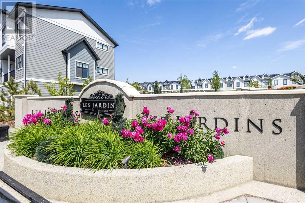Single Family House for Sale in  Les Jardins Park SE Douglasdale/Glen Calgary 