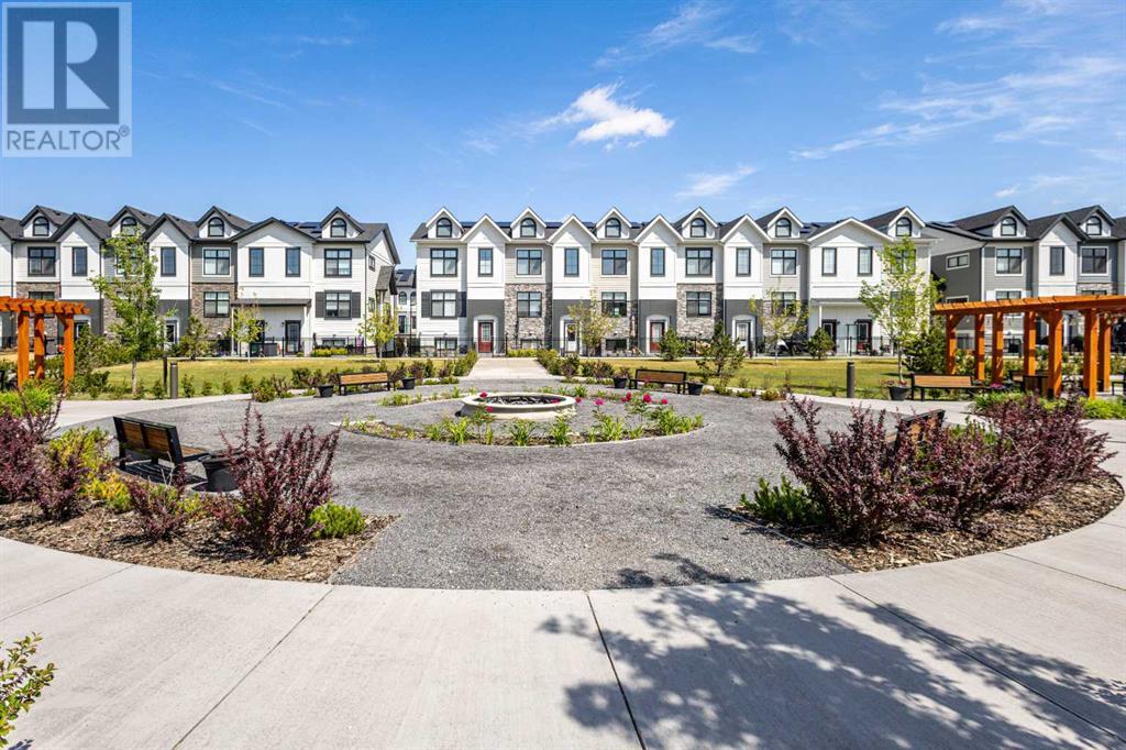 Single Family House for Sale in  Les Jardins Park SE Douglasdale/Glen Calgary 