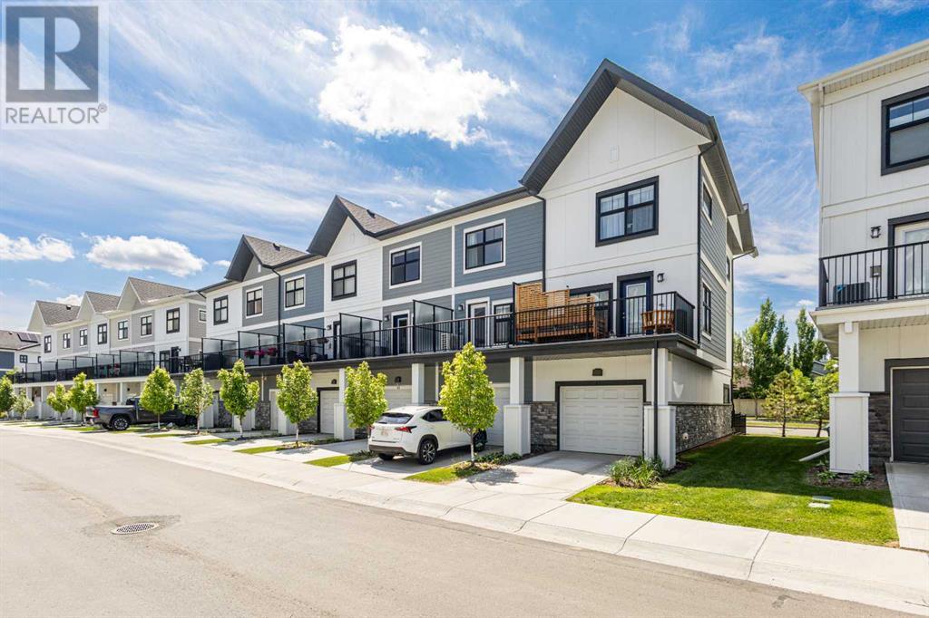 Single Family House for Sale in  Les Jardins Park SE Douglasdale/Glen Calgary 