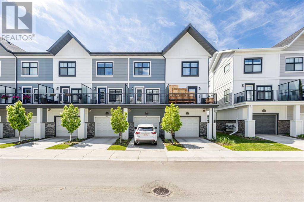 Single Family House for Sale in  Les Jardins Park SE Douglasdale/Glen Calgary 