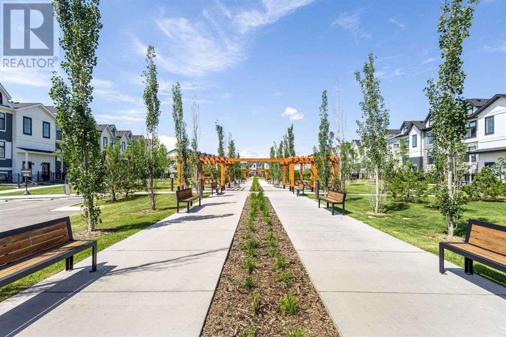 Single Family House for Sale in  Les Jardins Park SE Douglasdale/Glen Calgary 