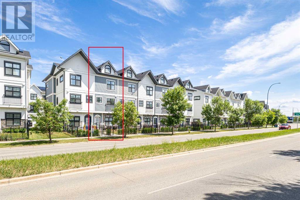Single Family House for Sale in  Les Jardins Park SE Douglasdale/Glen Calgary 