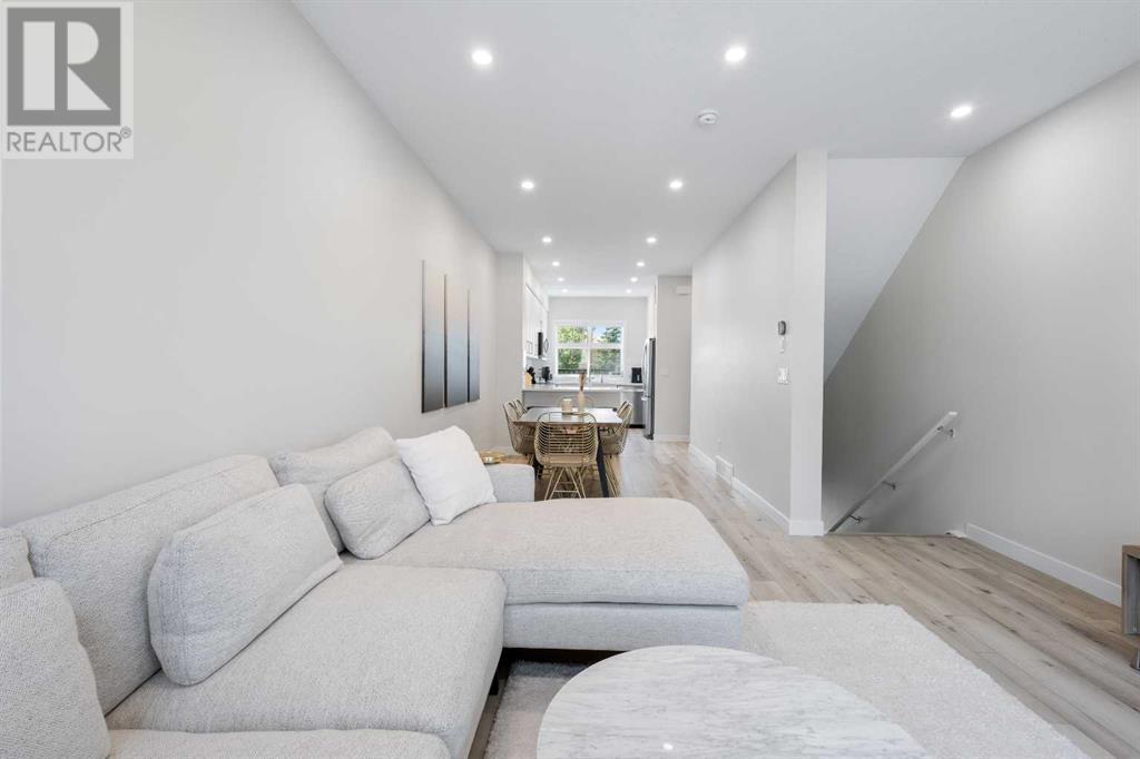 Single Family House for Sale in  Les Jardins Park SE Douglasdale/Glen Calgary 