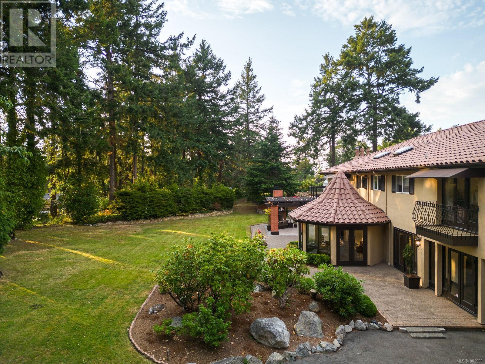  2495 Shannon Place, Saanich
