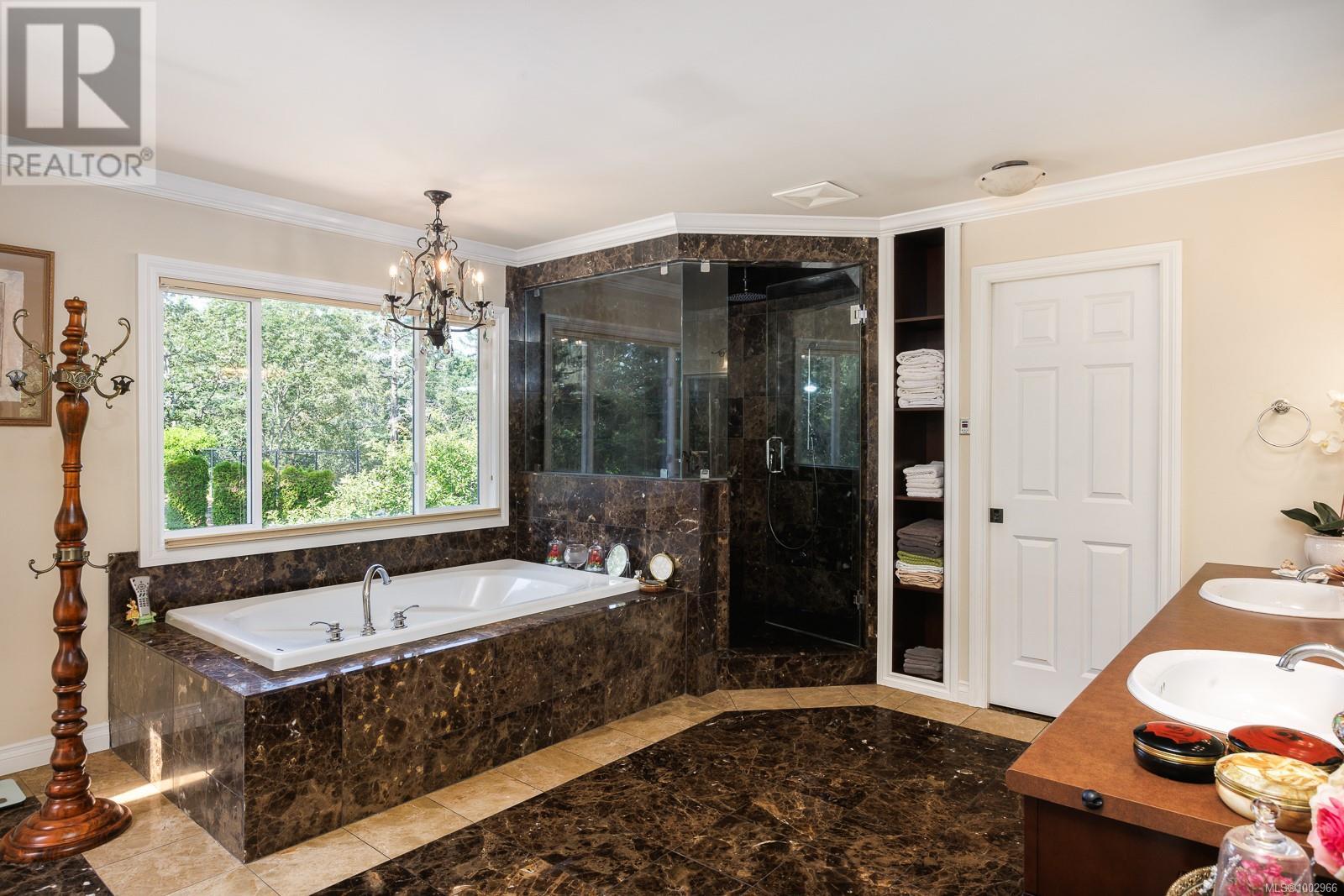  2495 Shannon Place, Saanich