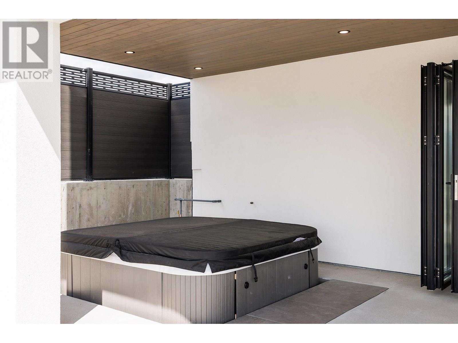  1392 Vineyard Drive, West Kelowna