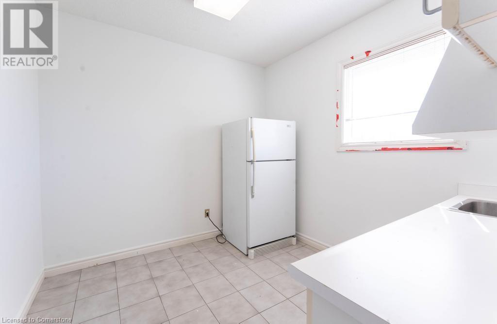 Photo 2 of 923 Brant Street Unit 4, Burlington ON