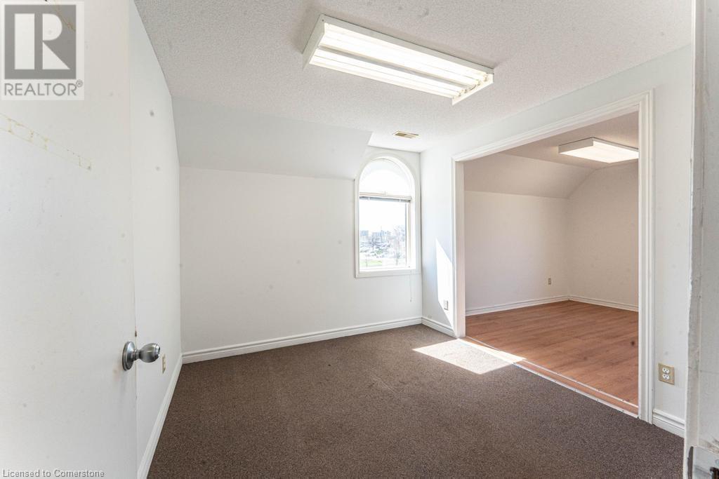Photo 5 of 923 Brant Street Unit 4, Burlington ON