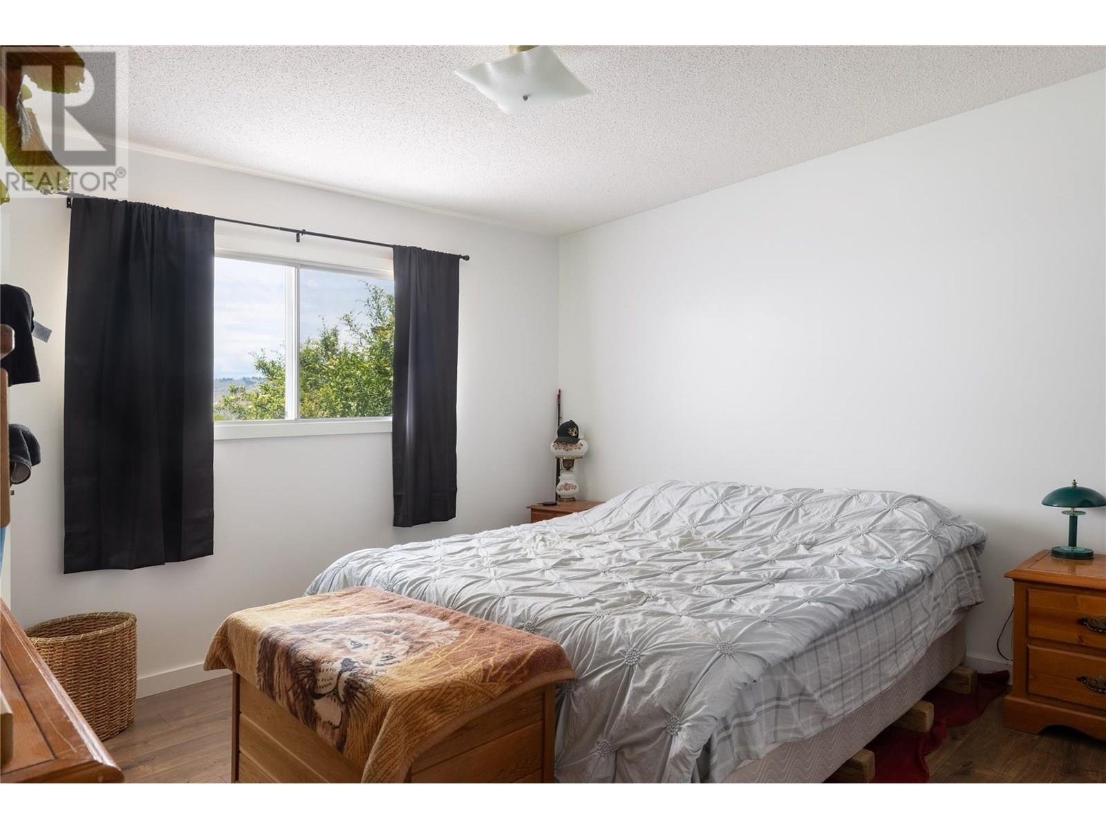 Photo 10 of 3102 13 Street, Vernon BC