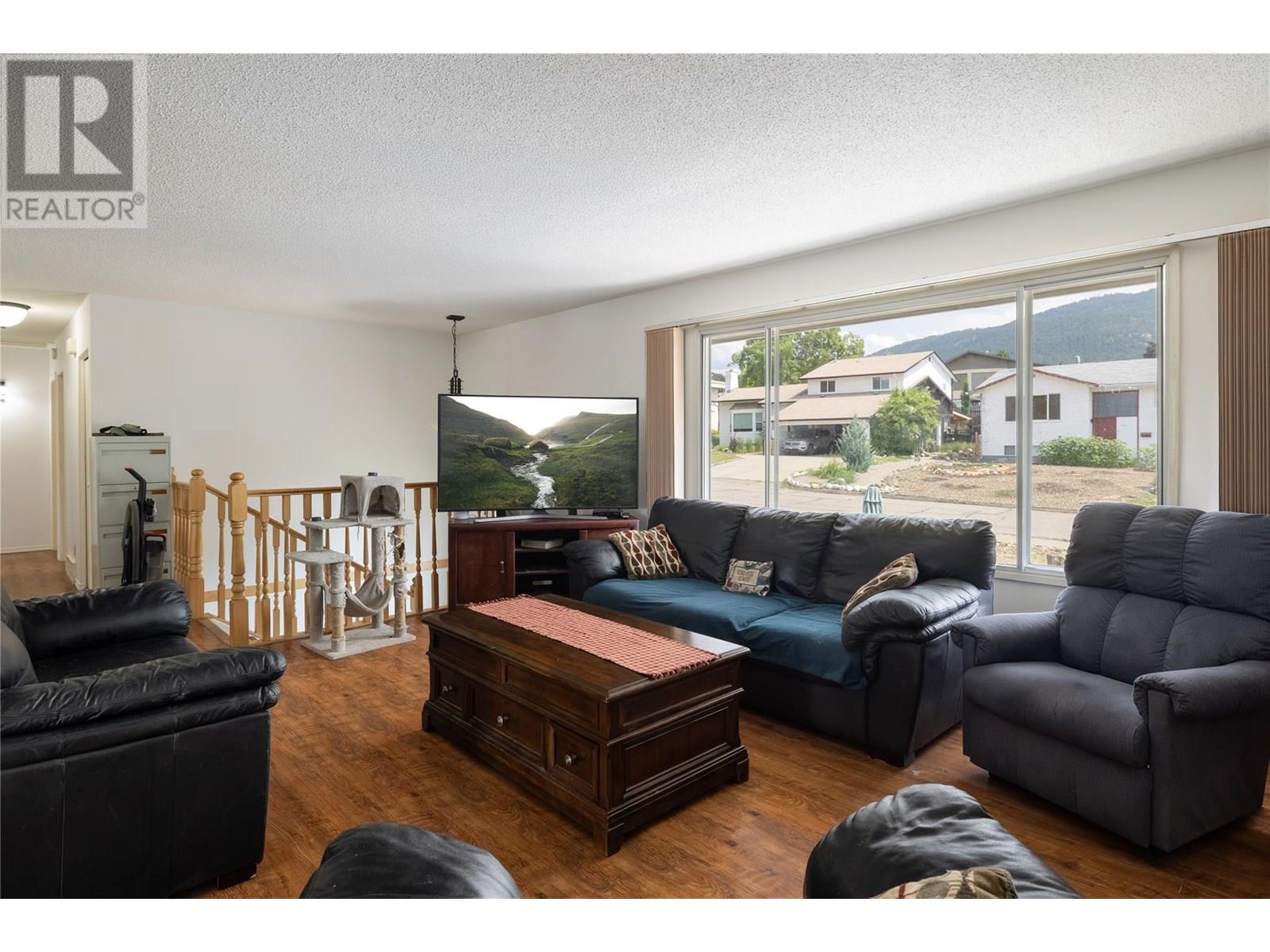 Photo 5 of 3102 13 Street, Vernon BC