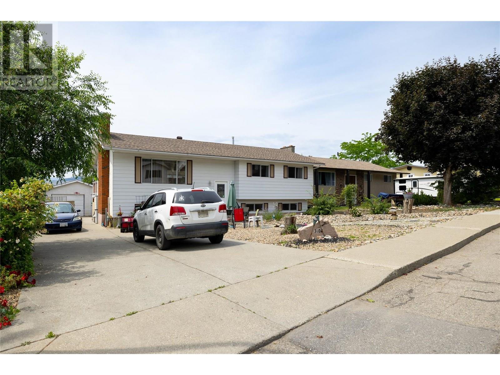 Photo 33 of 3102 13 Street, Vernon BC