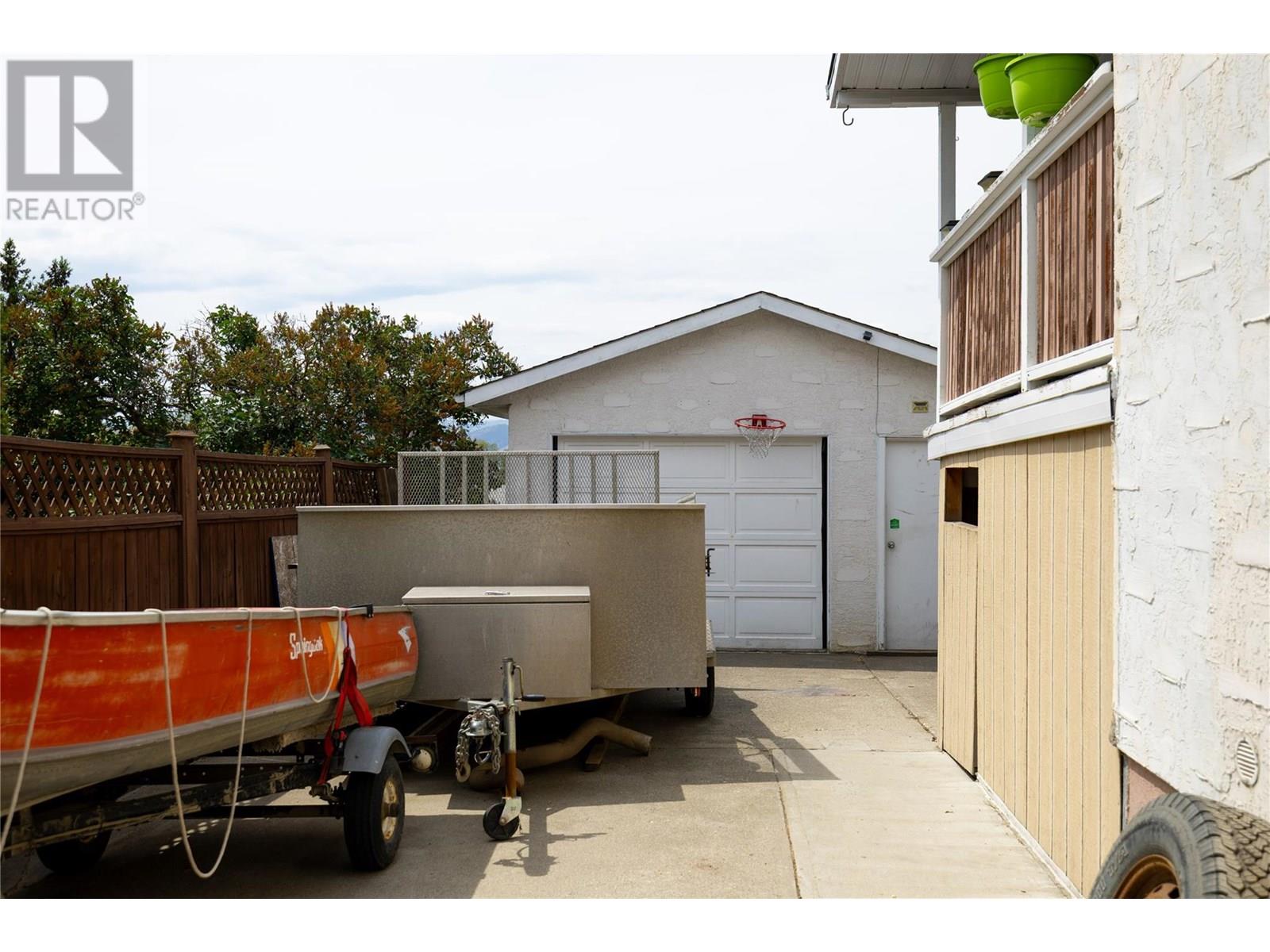 Photo 4 of 3102 13 Street, Vernon BC