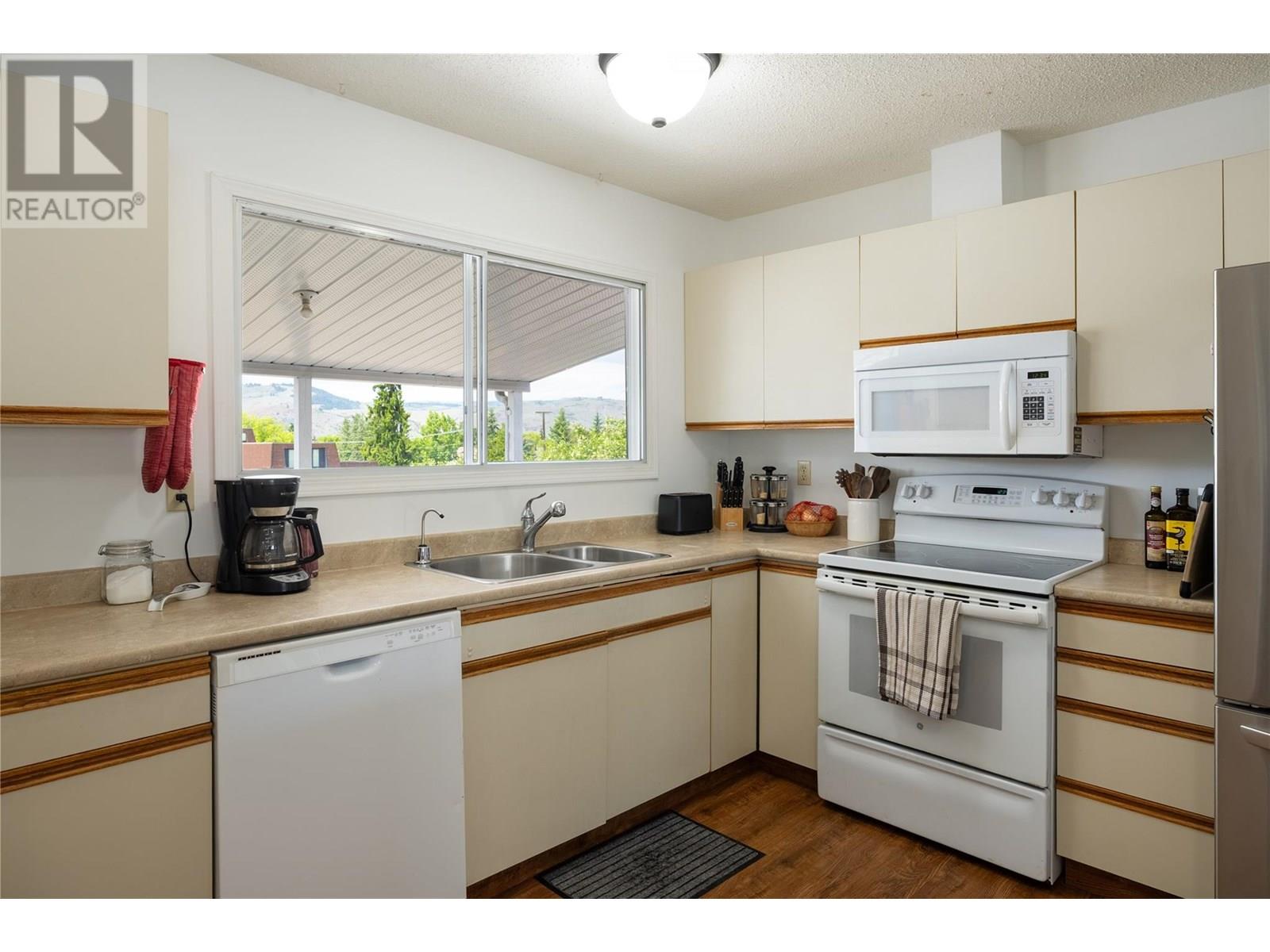 Photo 6 of 3102 13 Street, Vernon BC