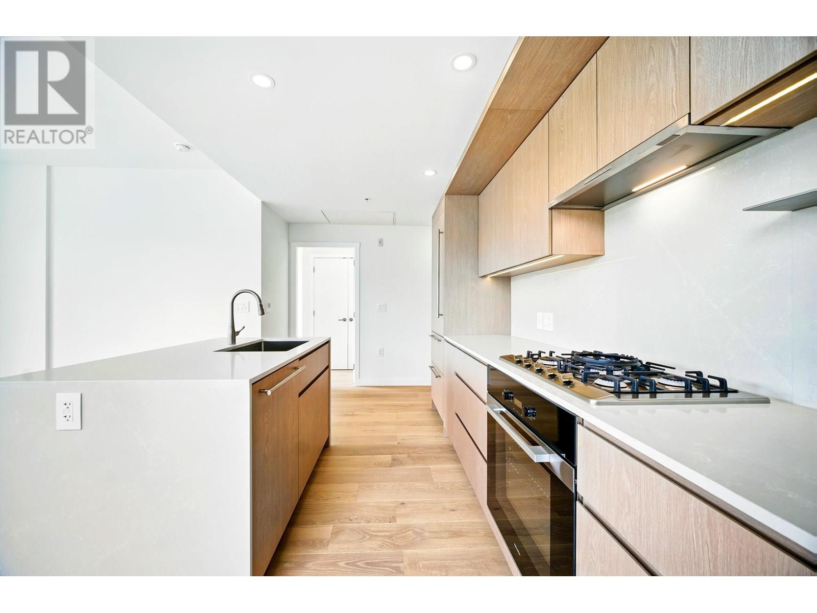 Photo 6 of 315 5212 Cambie Street, Vancouver BC