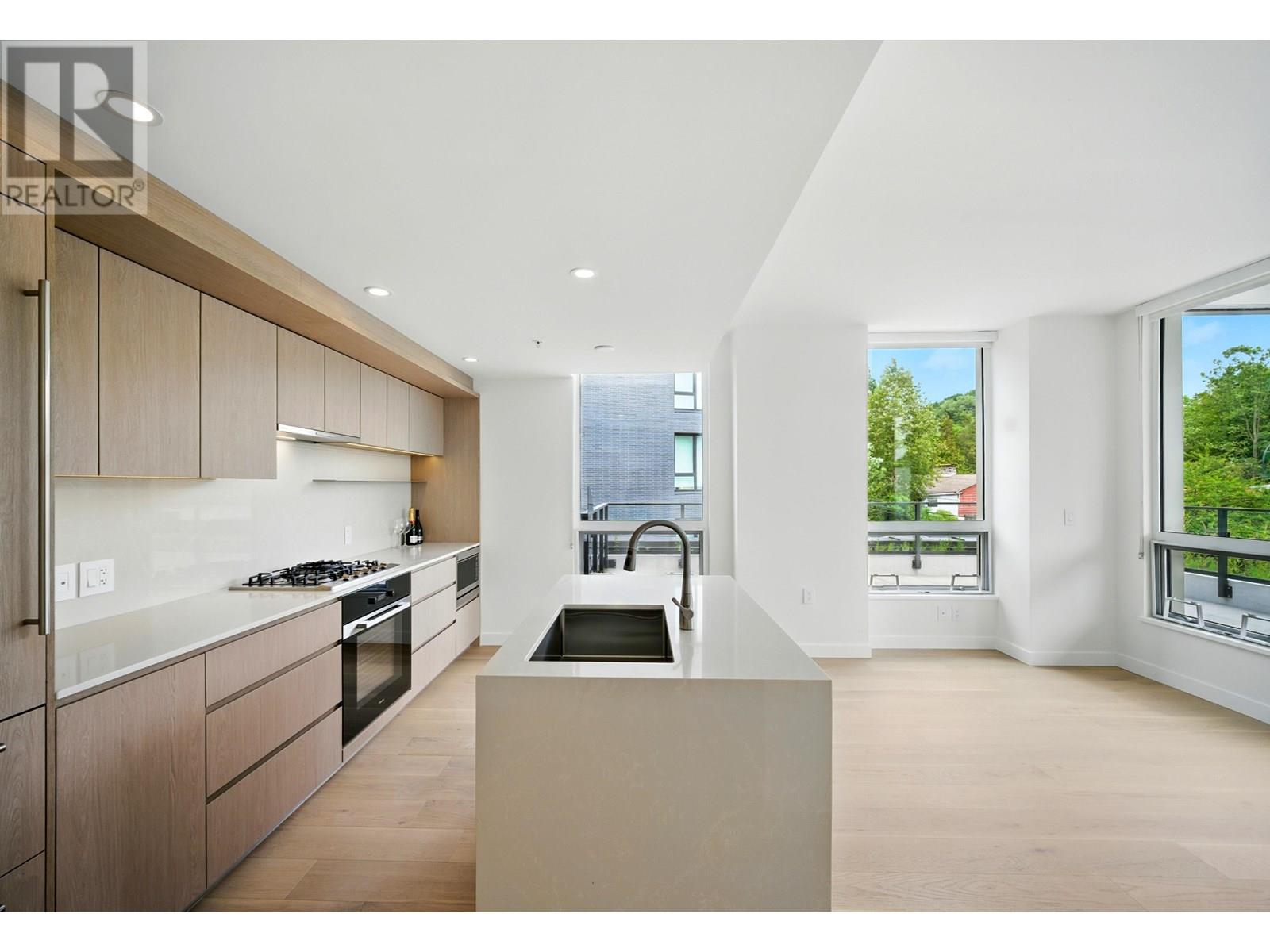 Photo 2 of 315 5212 Cambie Street, Vancouver BC