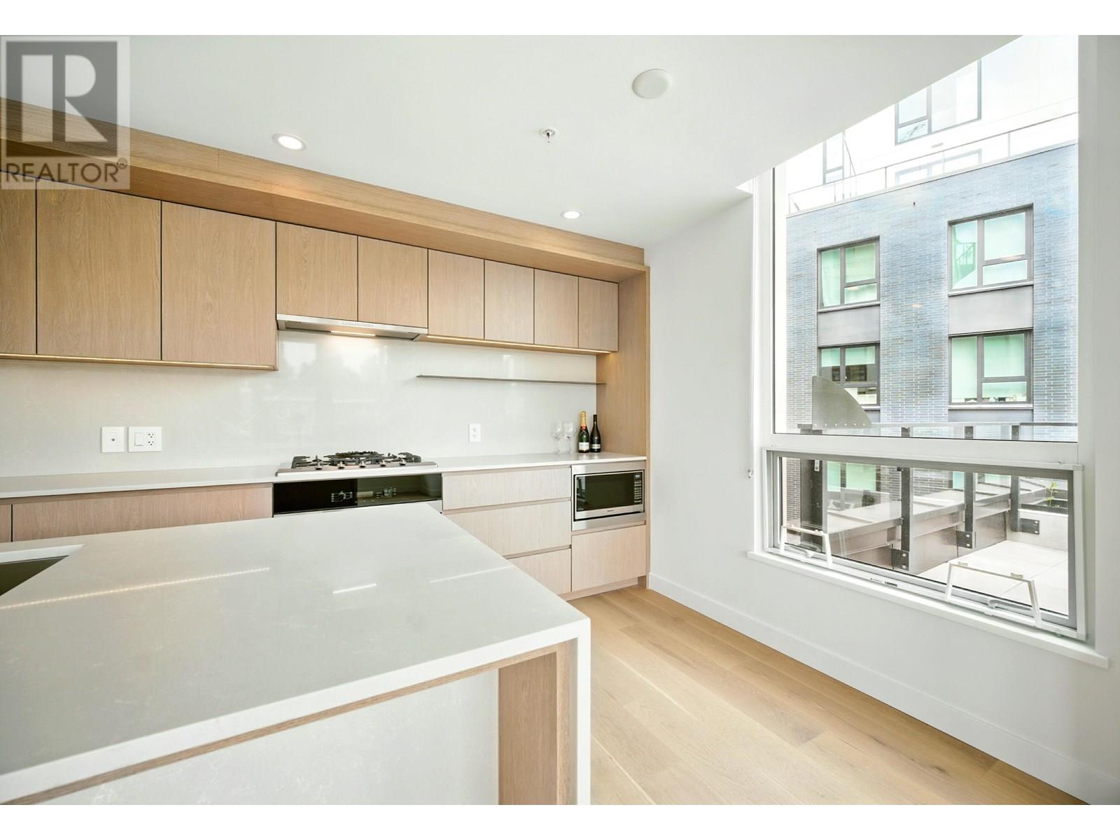 Photo 11 of 315 5212 Cambie Street, Vancouver BC