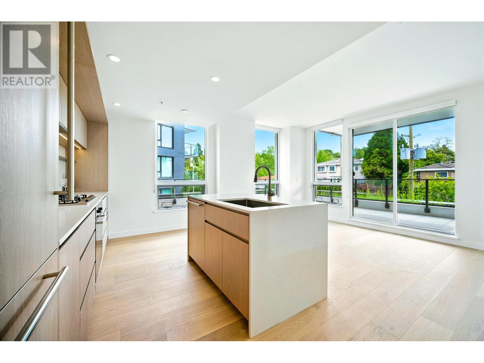 Photo 1 of 315 5212 Cambie Street, Vancouver BC