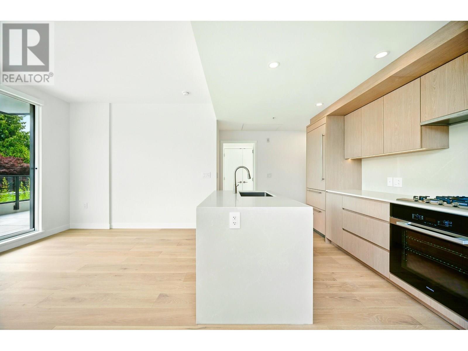 Photo 8 of 315 5212 Cambie Street, Vancouver BC