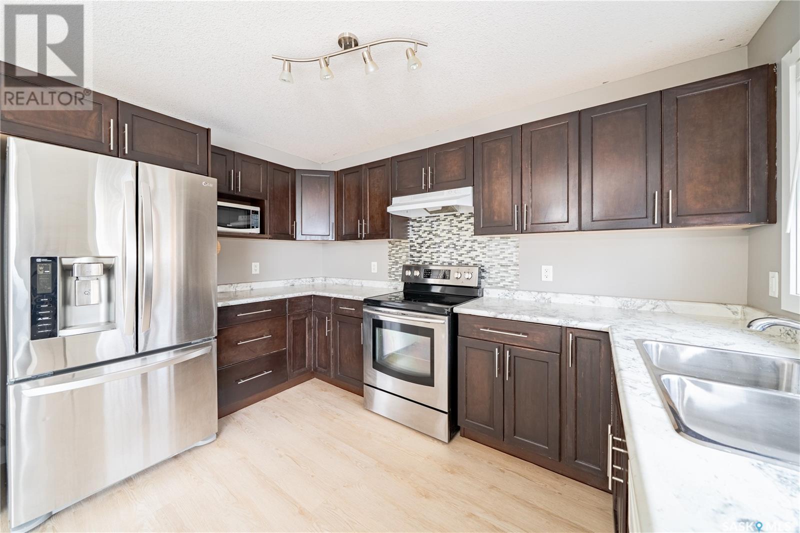 Photo 7 of 5128 Aerial Crescent, Regina SK