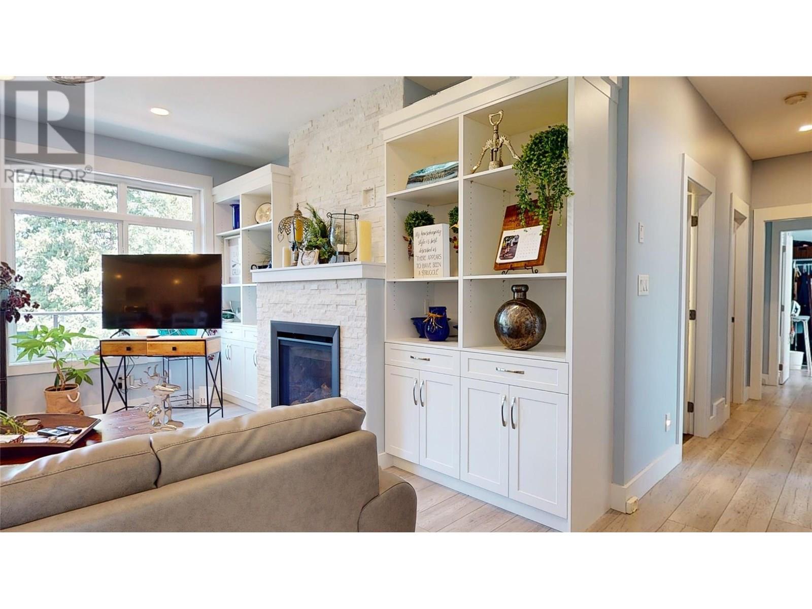 2526 Waverly Drive, Blind Bay