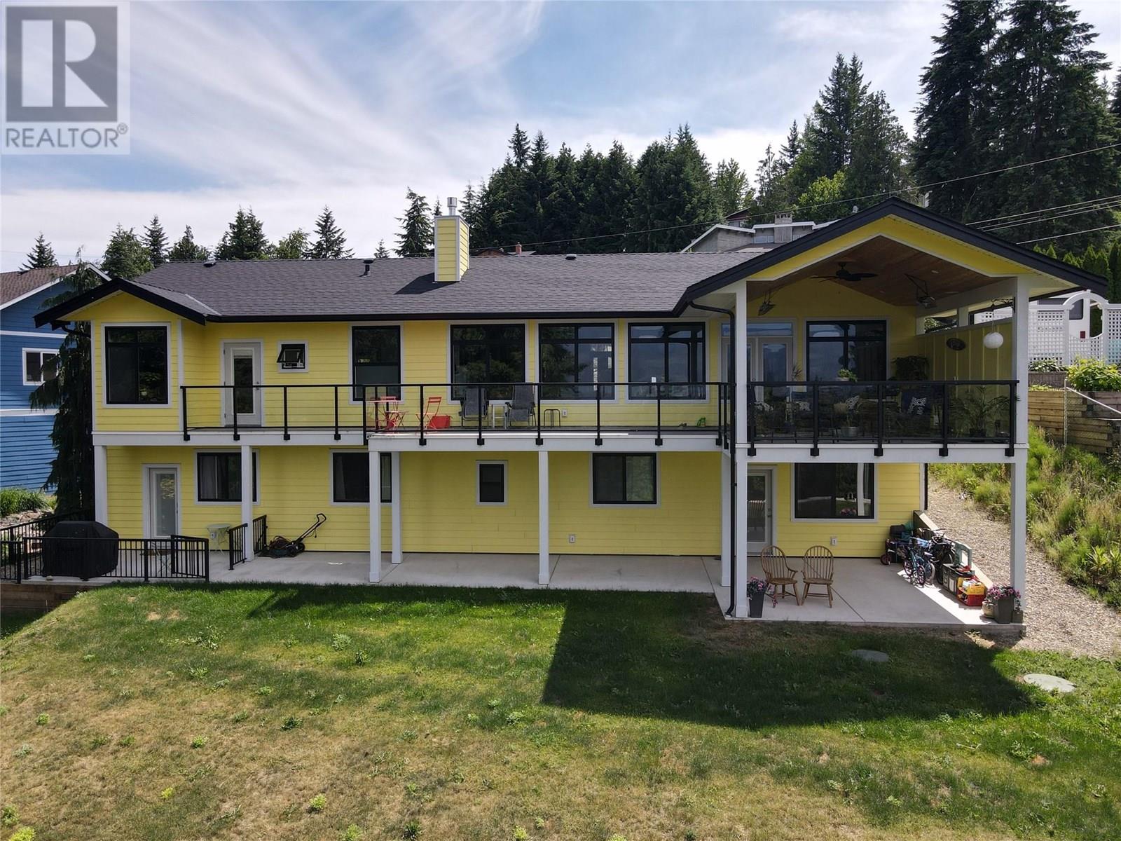 2526 Waverly Drive, Blind Bay