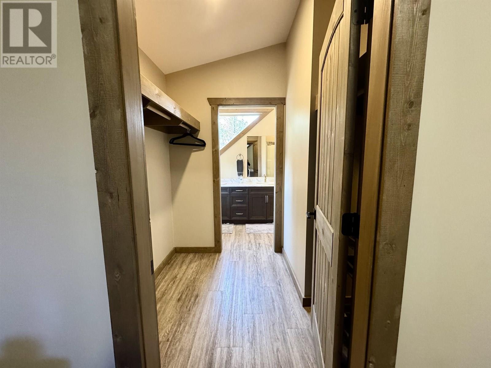 1292 FOWLER PLACE, Valemount