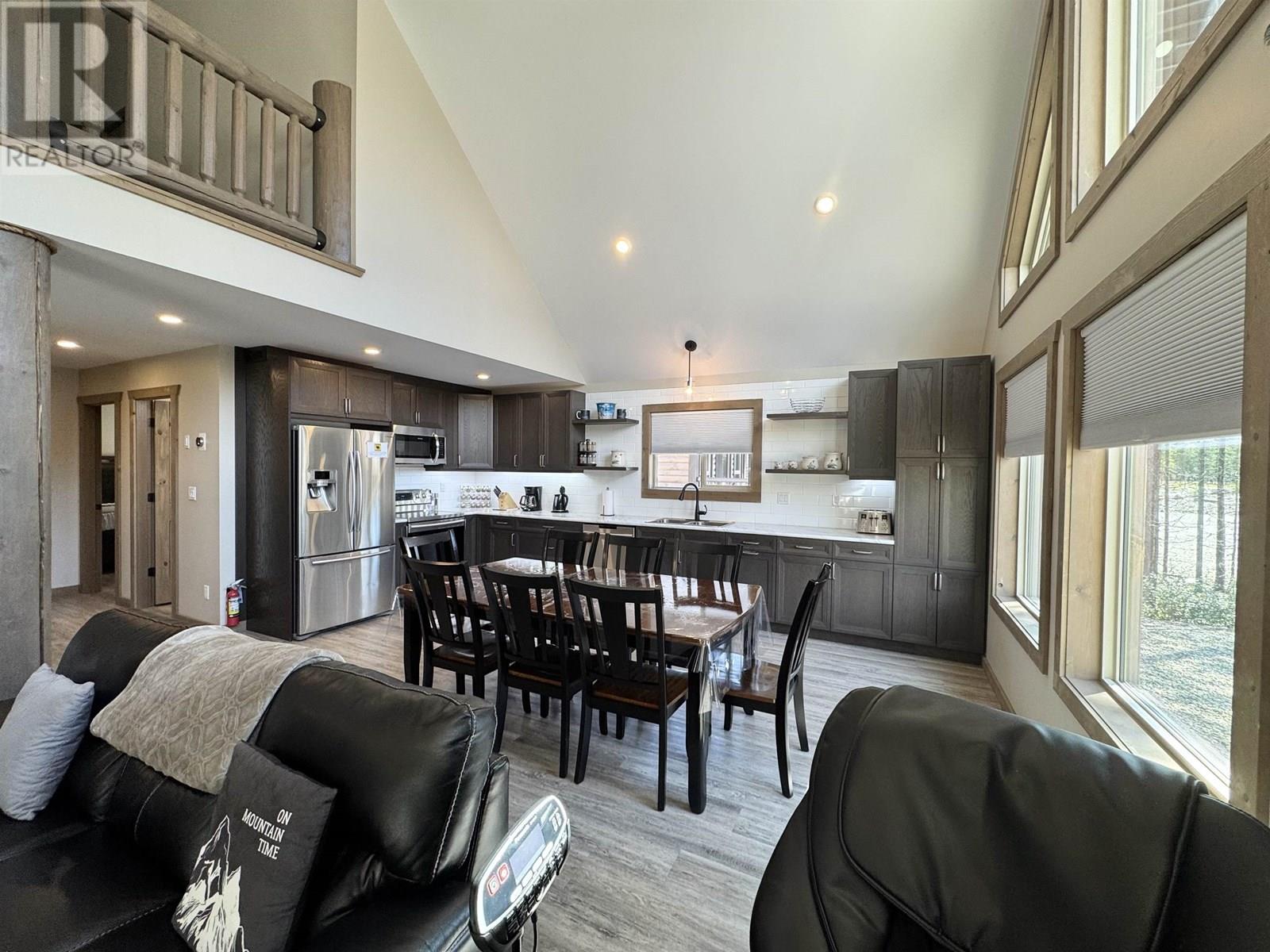 1292 FOWLER PLACE, Valemount