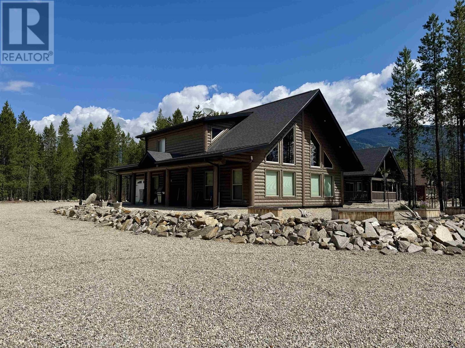 1292 FOWLER PLACE, Valemount