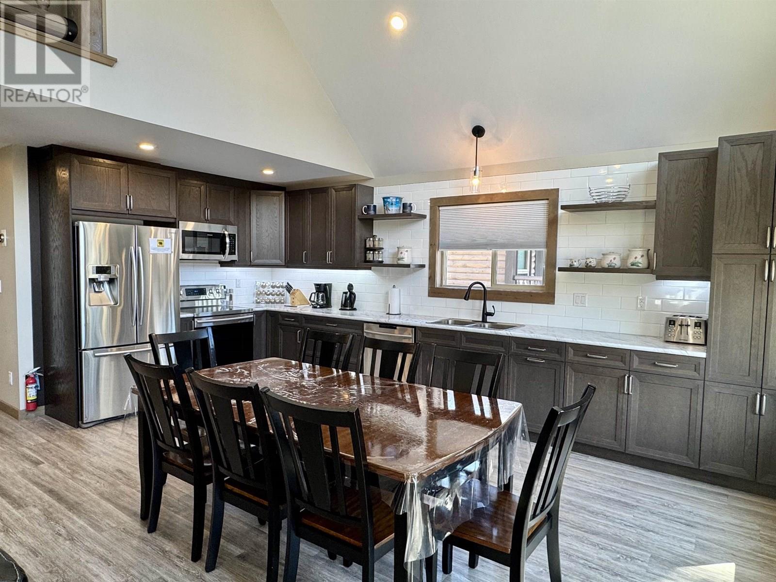 1292 FOWLER PLACE, Valemount