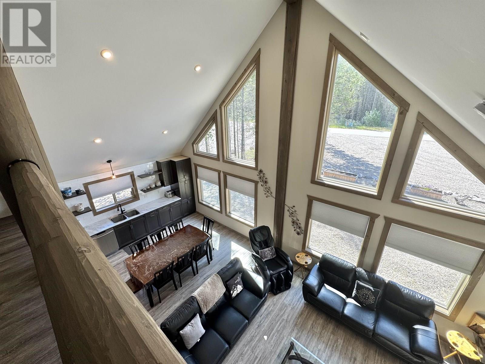 1292 FOWLER PLACE, Valemount