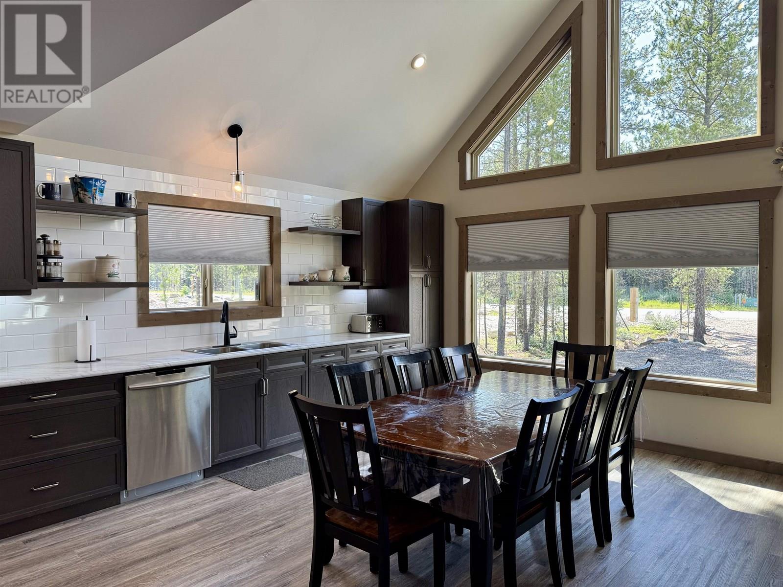 1292 FOWLER PLACE, Valemount