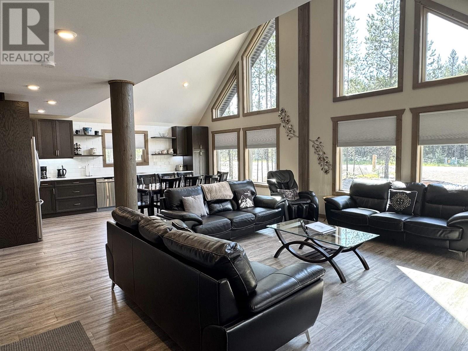 1292 FOWLER PLACE, Valemount