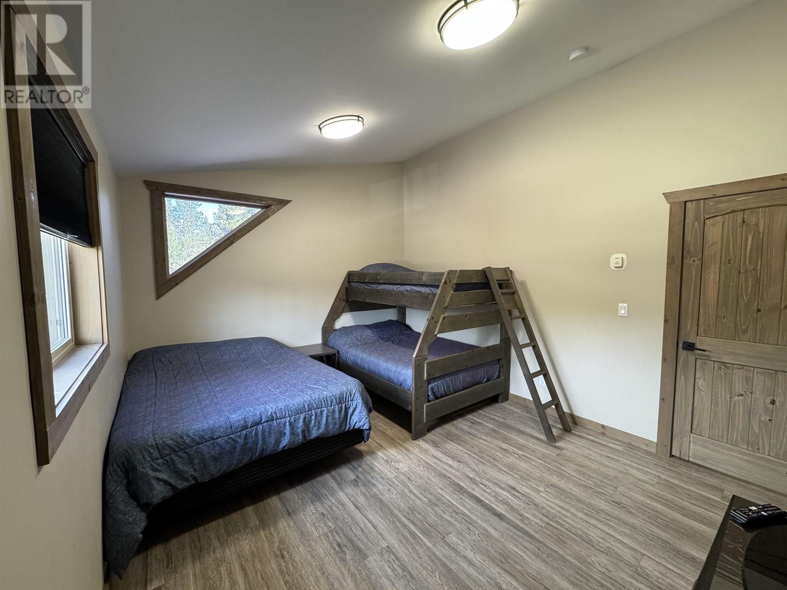 1292 FOWLER PLACE, Valemount