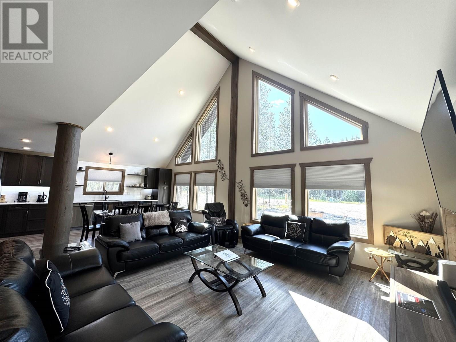 1292 FOWLER PLACE, Valemount