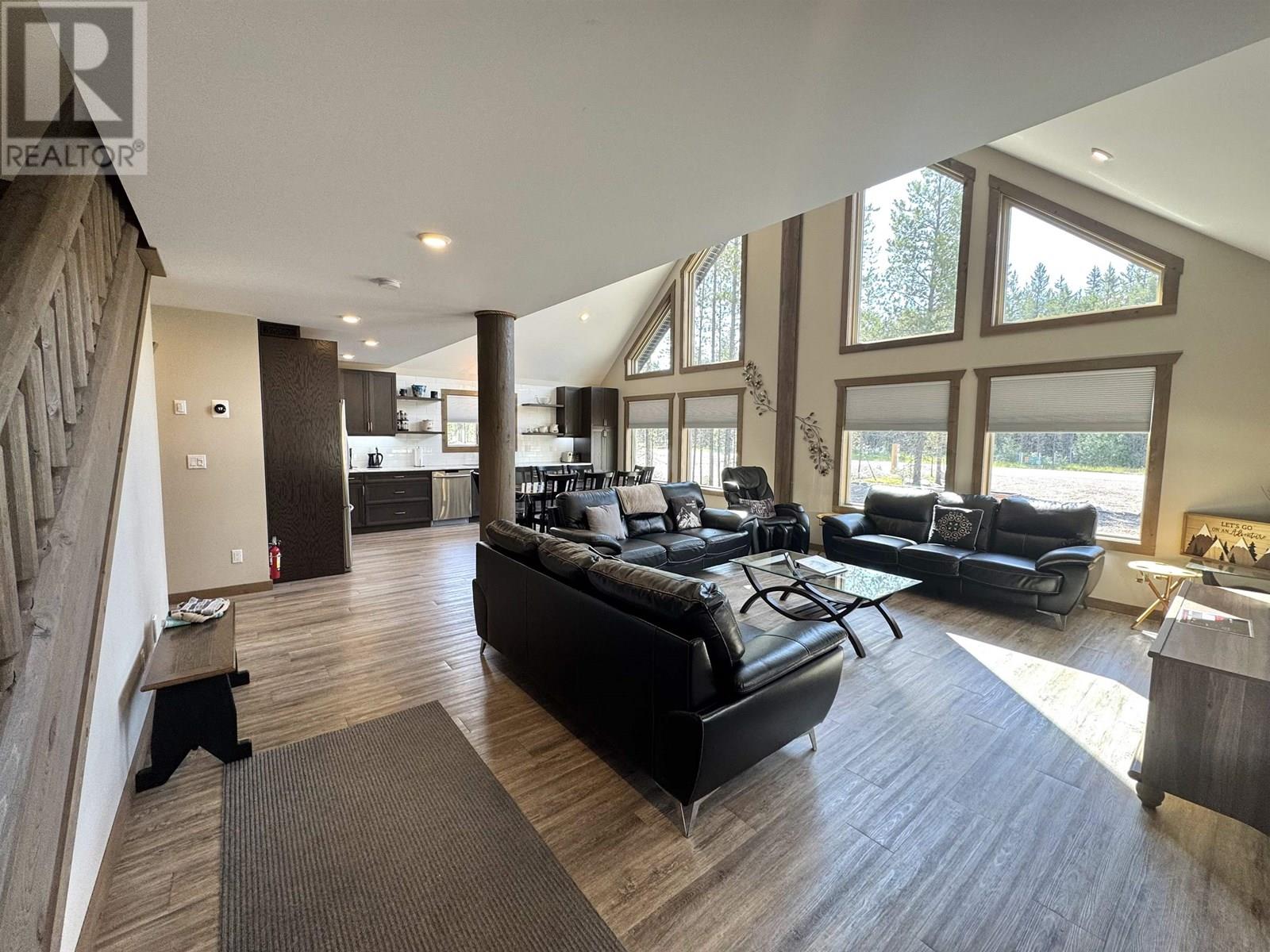 1292 FOWLER PLACE, Valemount