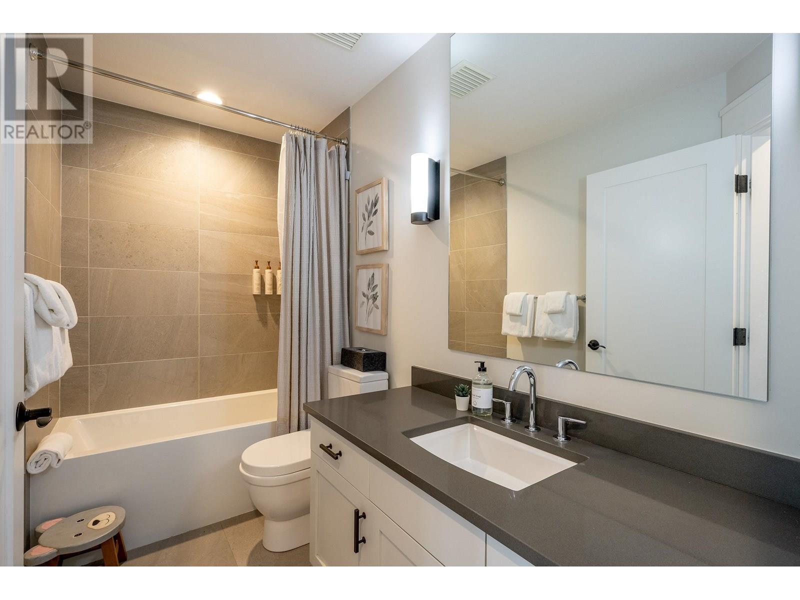 17 8030 NICKLAUS NORTH BOULEVARD, Whistler