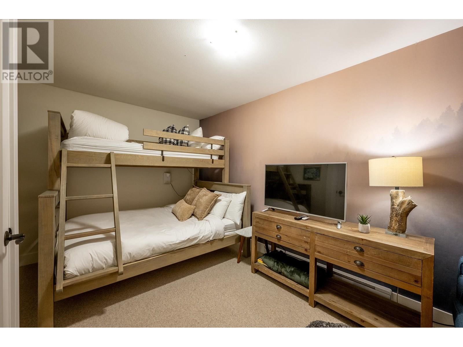 17 8030 NICKLAUS NORTH BOULEVARD, Whistler