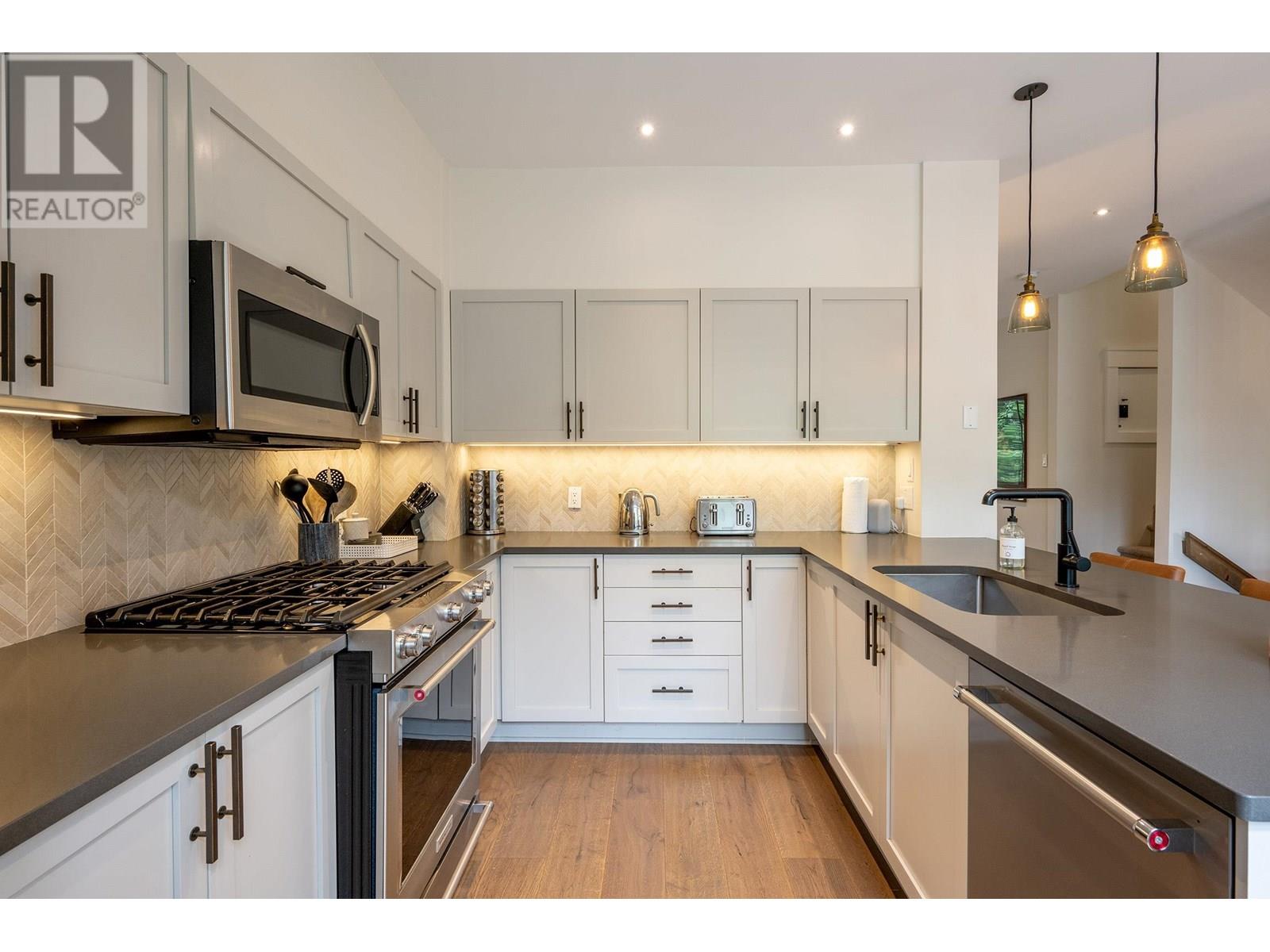 17 8030 NICKLAUS NORTH BOULEVARD, Whistler