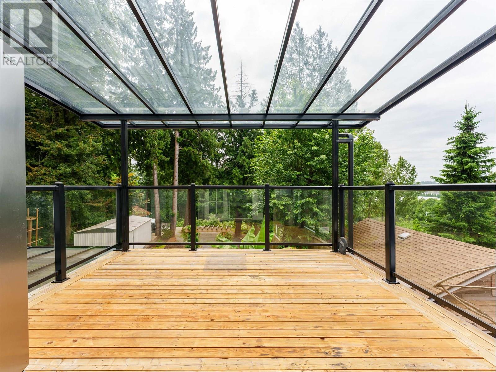 Photo 5 of 8626 Gilley Avenue, Burnaby BC